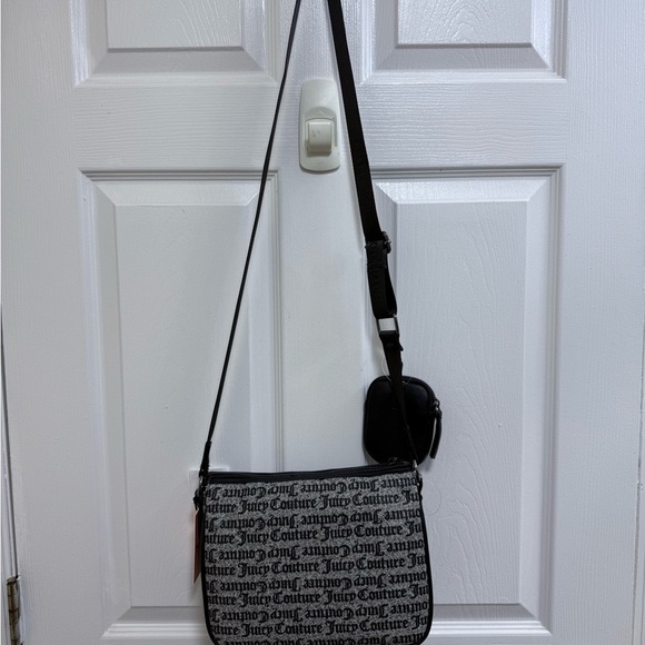 NWT Juicy Couture “State of My Heart” Crossbody Clutch in Black/Beige - Picture 3 of 4